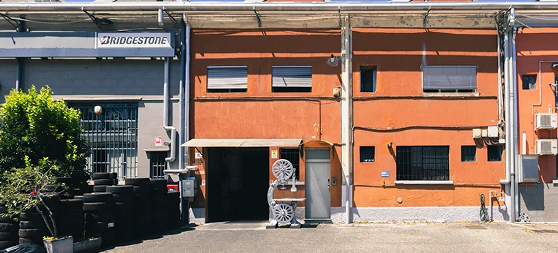 facciata esterno capannone fonderia a sesto san giovanni